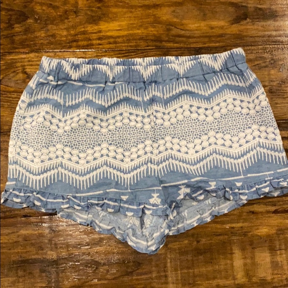 Blue and white embroidered shorts with ruffle